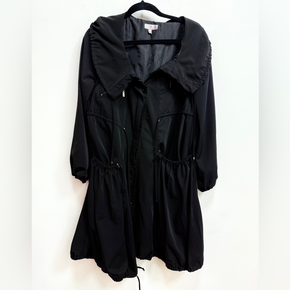 Allura coat with belt woman's size 10 EUC